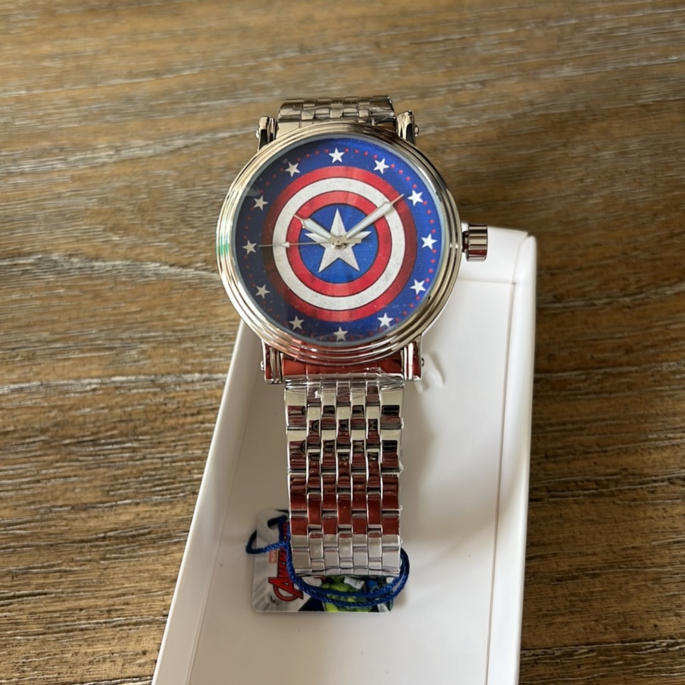 Captain America mens watch NWT stainless steel bracelet